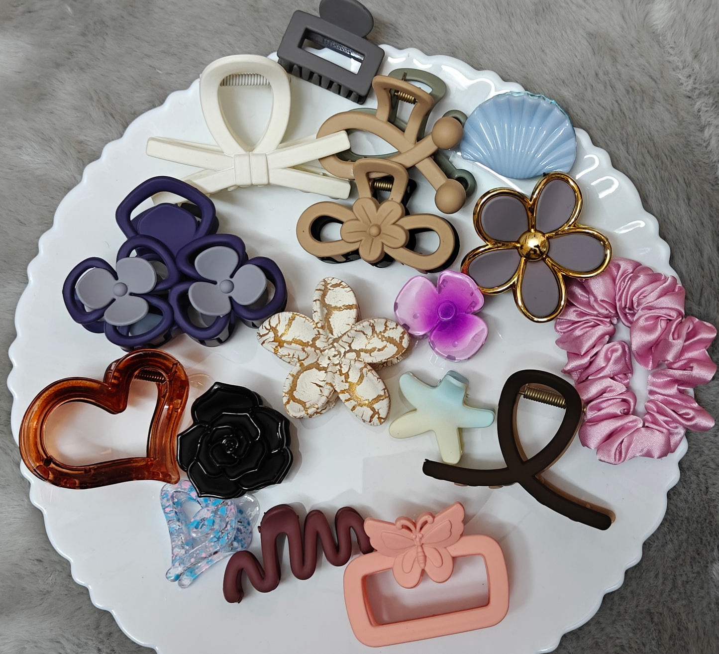 17 CLIPS Premium Hair Accessories Combo Set for Women & Girls | Claw Clips, Scrunchie & Trendy Designs
